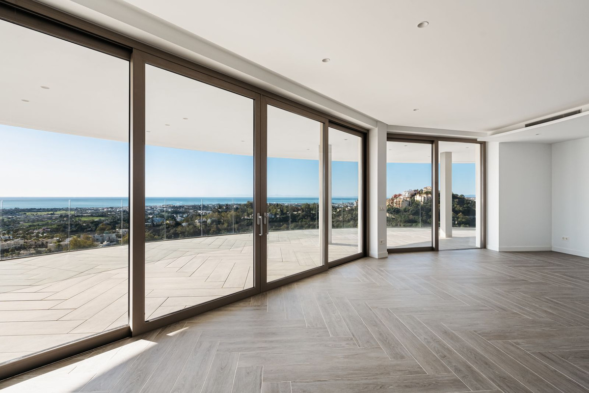3 Bedroom Apartment in Benahavís - Photo 8