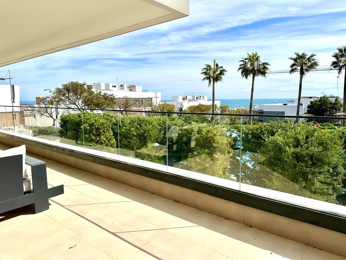 4 Bedroom Apartment in Estepona - Photo 37