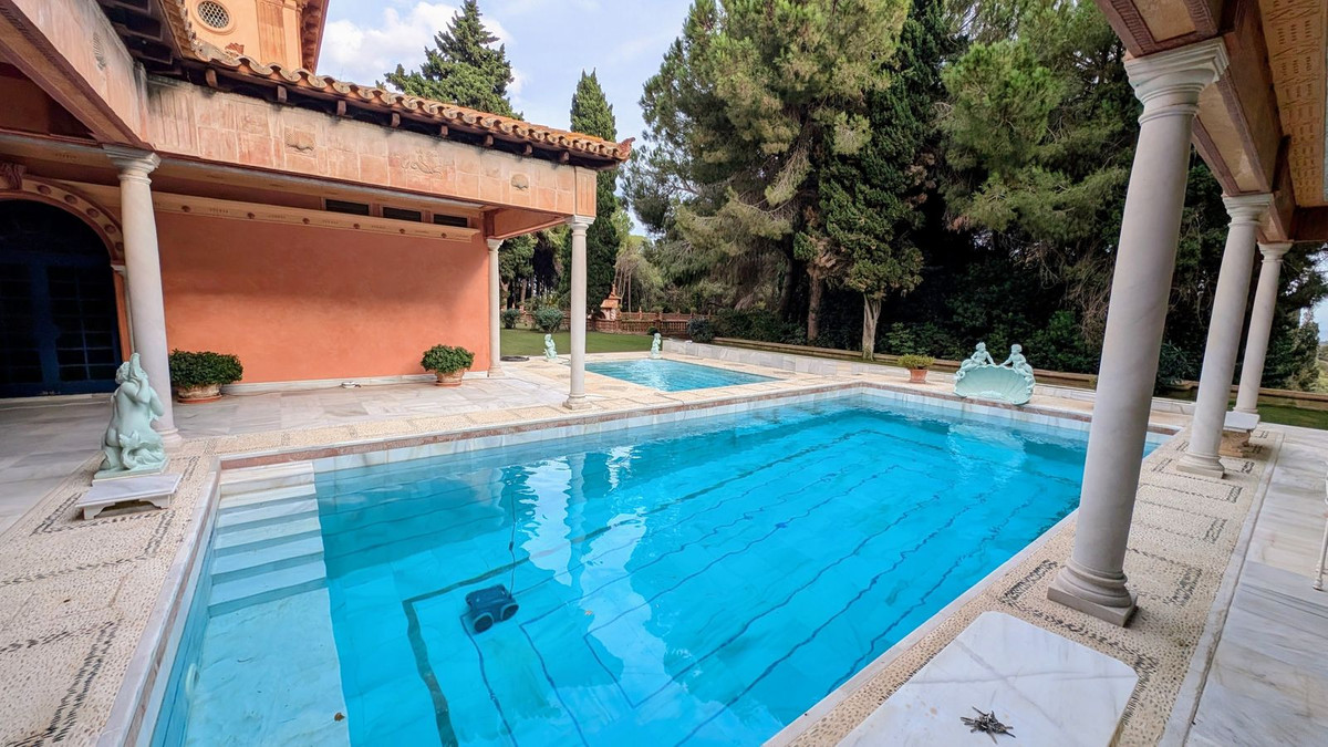 16 Bedroom Villa in Sotogrande - Photo 8