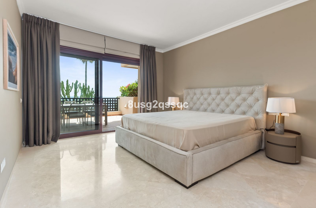 2 Bedroom Apartment in Estepona - Photo 9