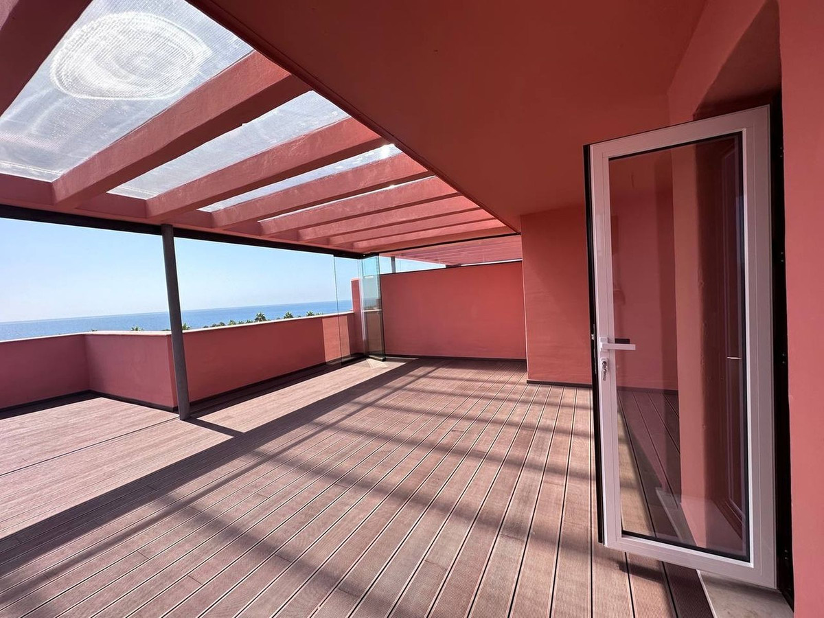 3 Bedroom Penthouse in Estepona - Photo 17