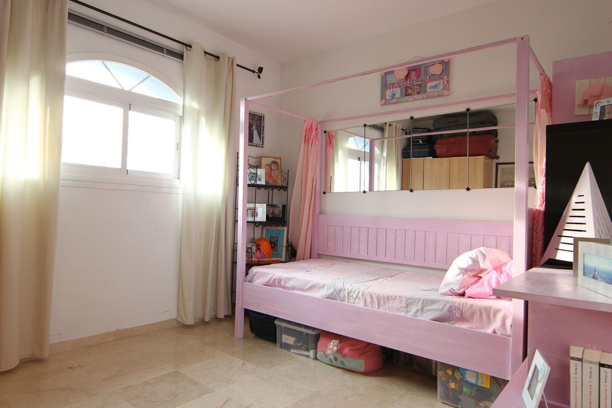 5 Bedroom Townhouse in San Pedro de Alcántara - Photo 21