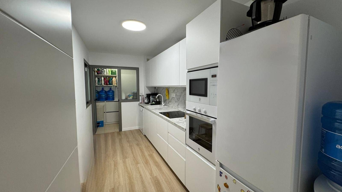 2 Bedroom Apartment in Fuengirola - Photo 5