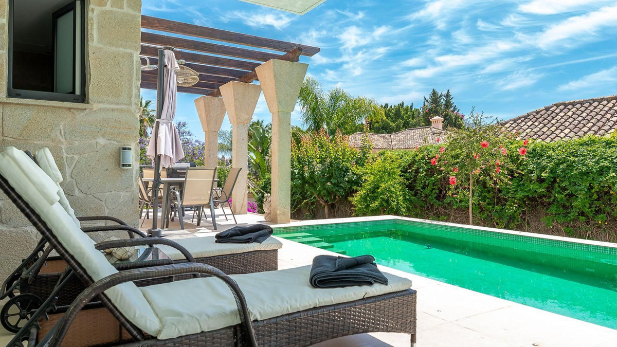 5 Bedroom Villa in Marbella - Photo 5
