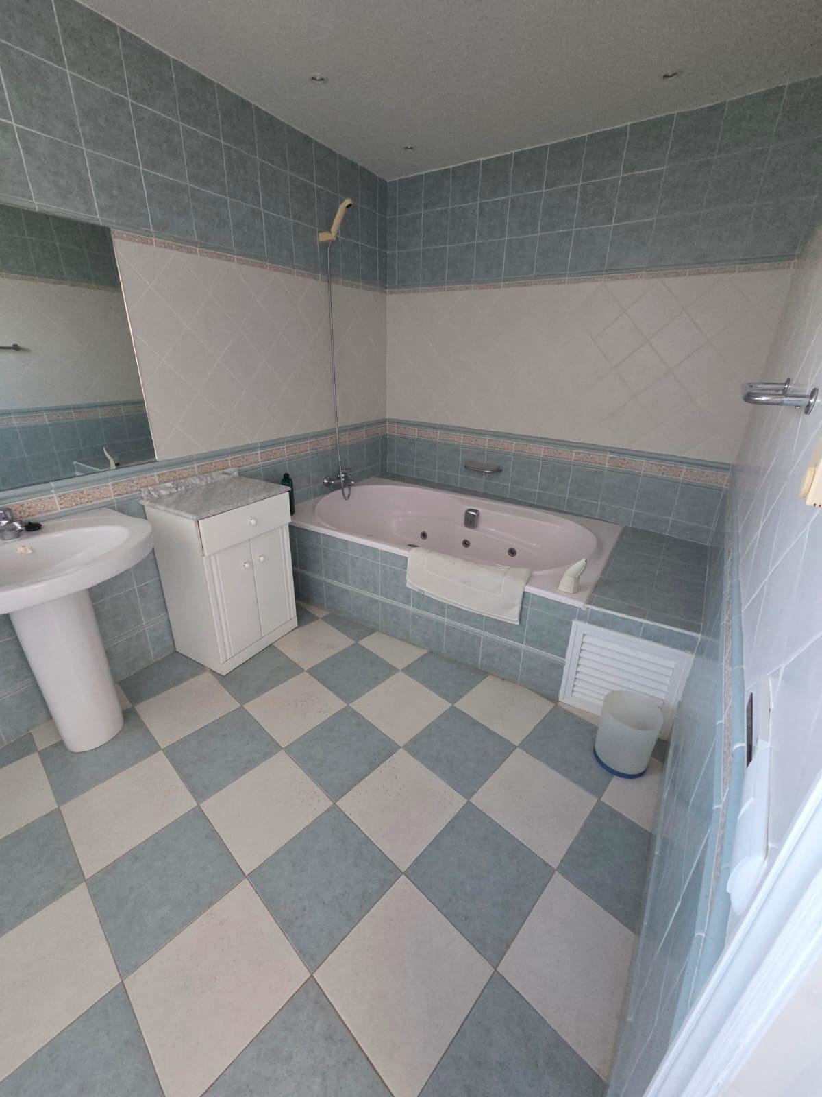 5 Bedroom Villa in Mijas - Photo 17