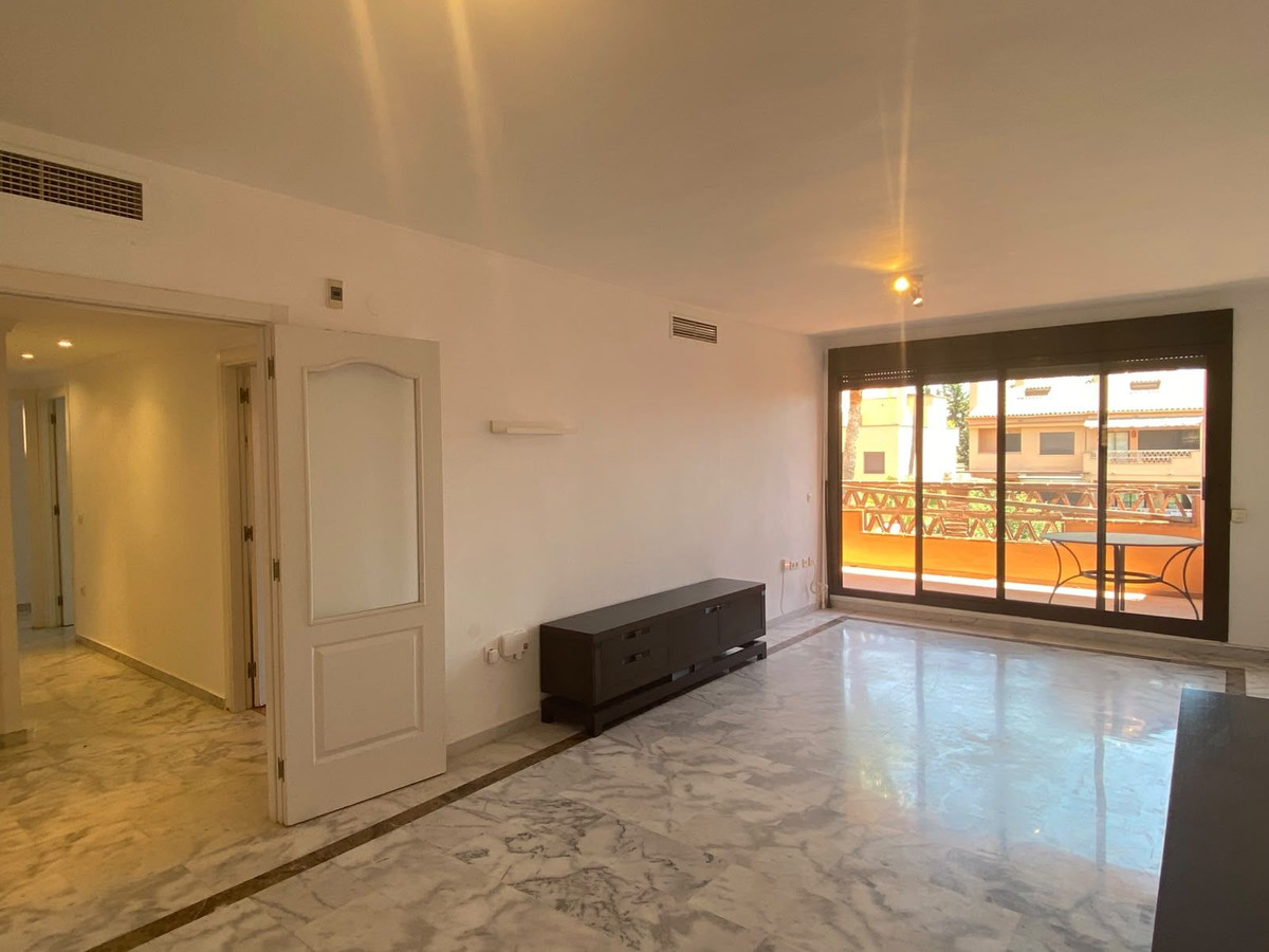 2 Bedroom Apartment in Marbella - Photo 5