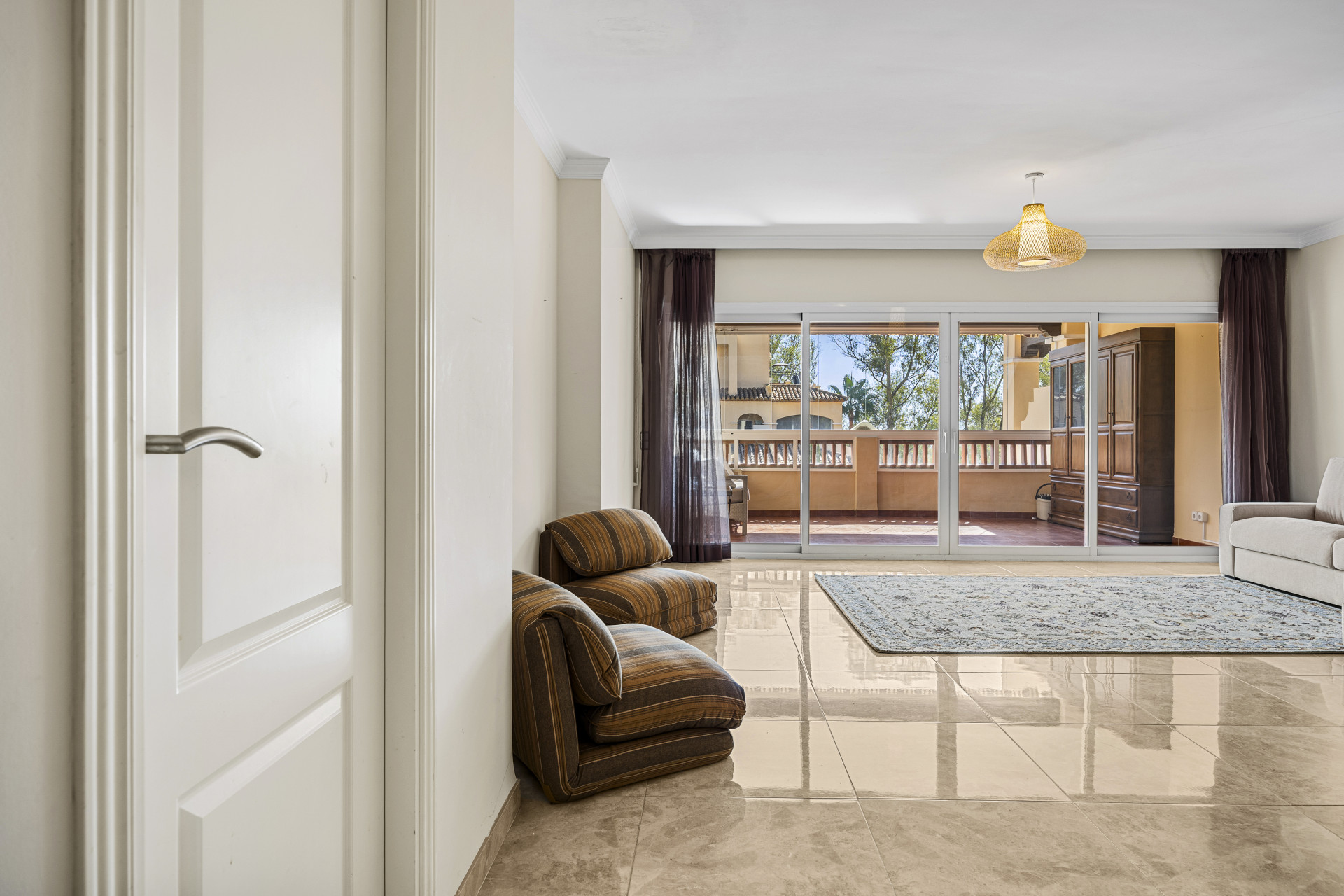 2 Bedroom Apartment in Estepona - Photo 5
