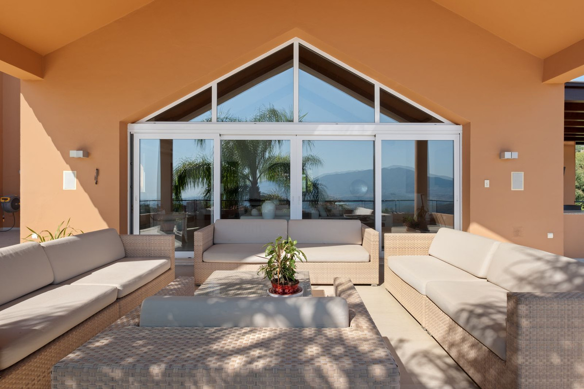 5 Bedroom Villa in Marbella - Photo 42