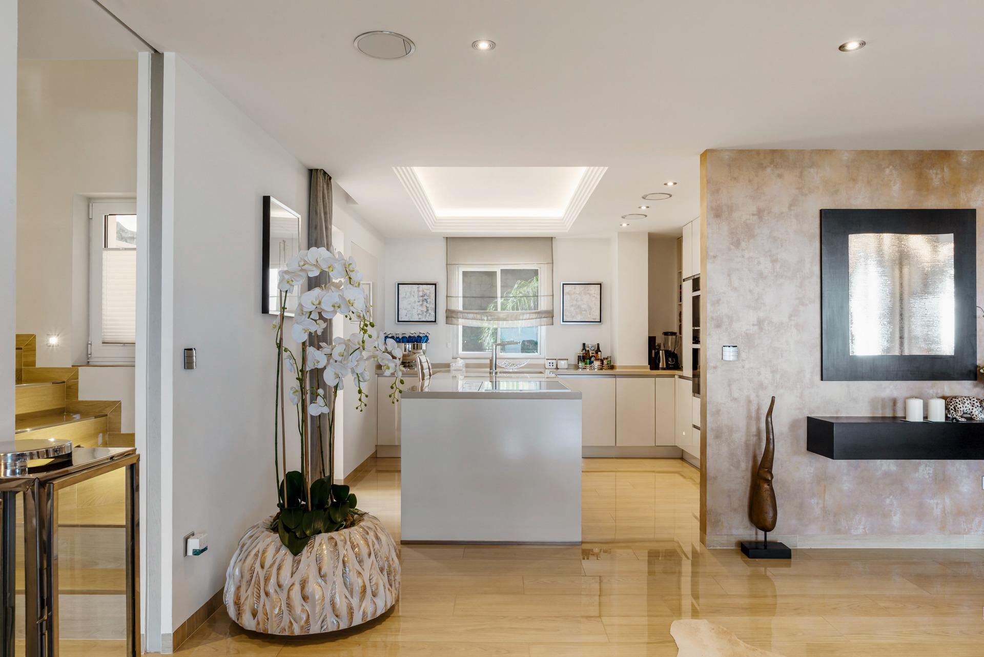 4 Bedroom Penthouse in Benahavís - Photo 14