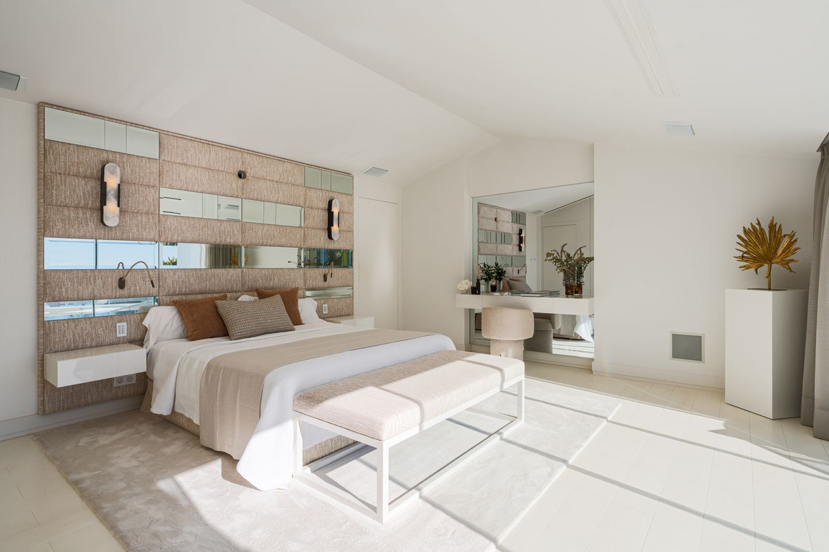 4 Bedroom Villa in Marbella - Photo 10