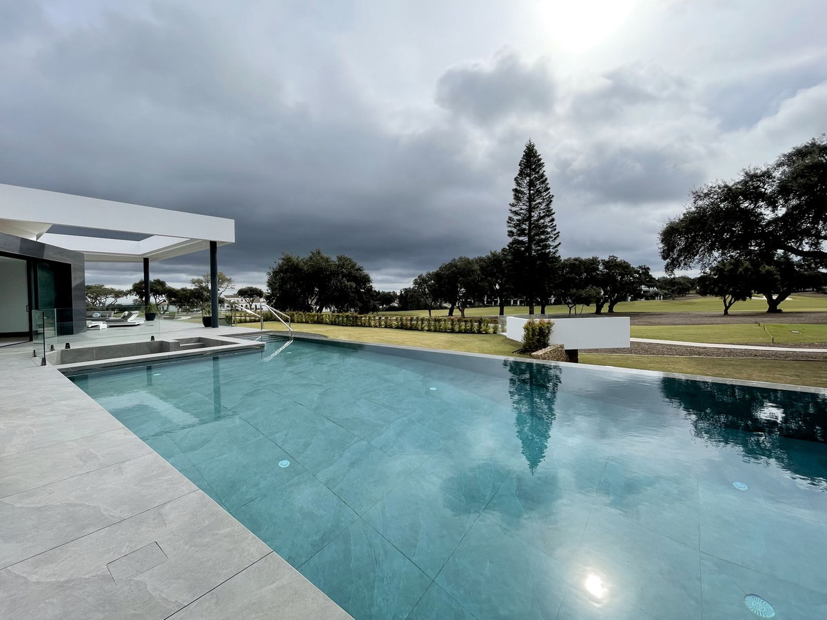 6 Bedroom Villa in San Roque - Photo 13