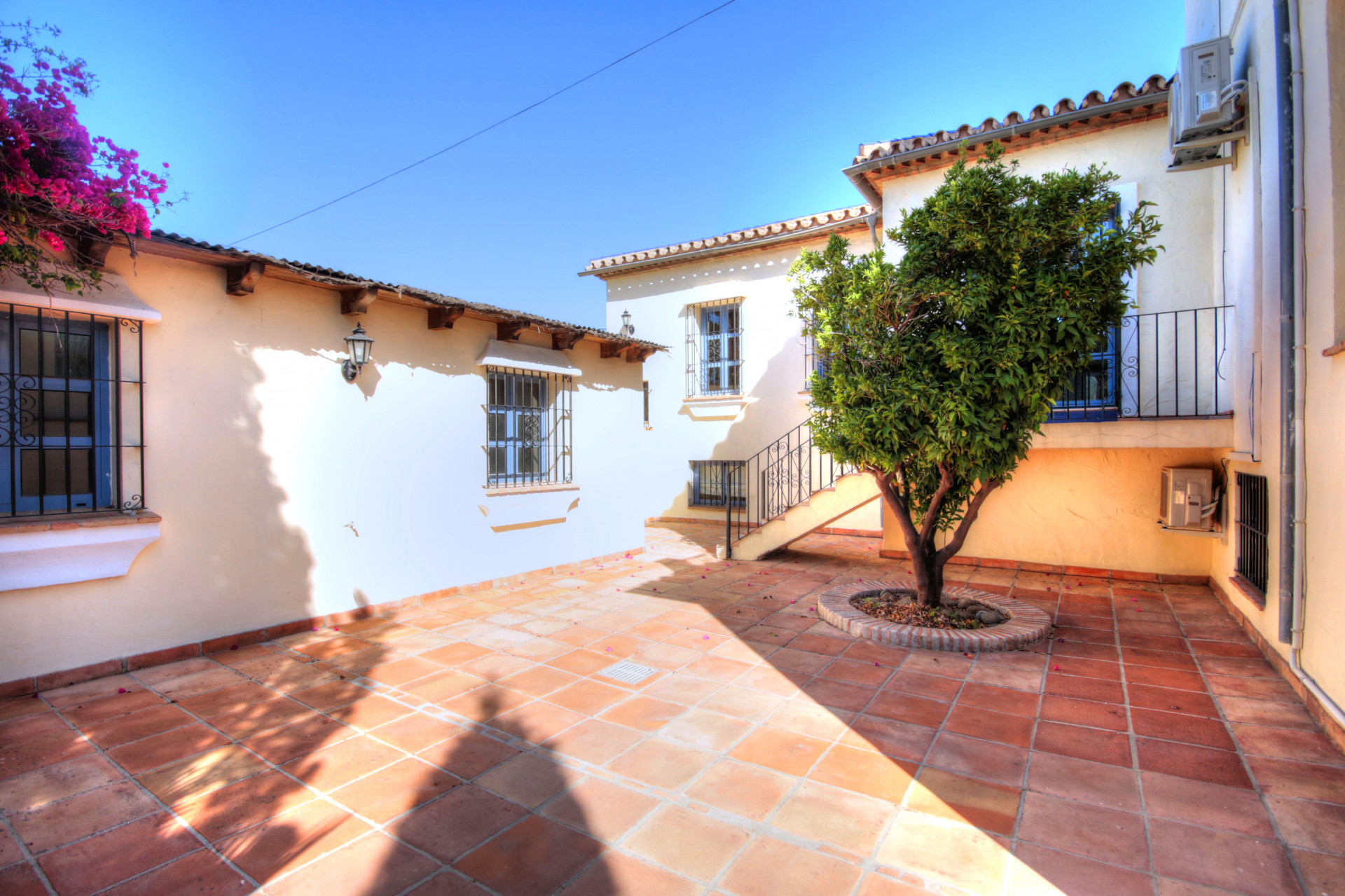 7 Bedroom Villa in Estepona - Фото 4