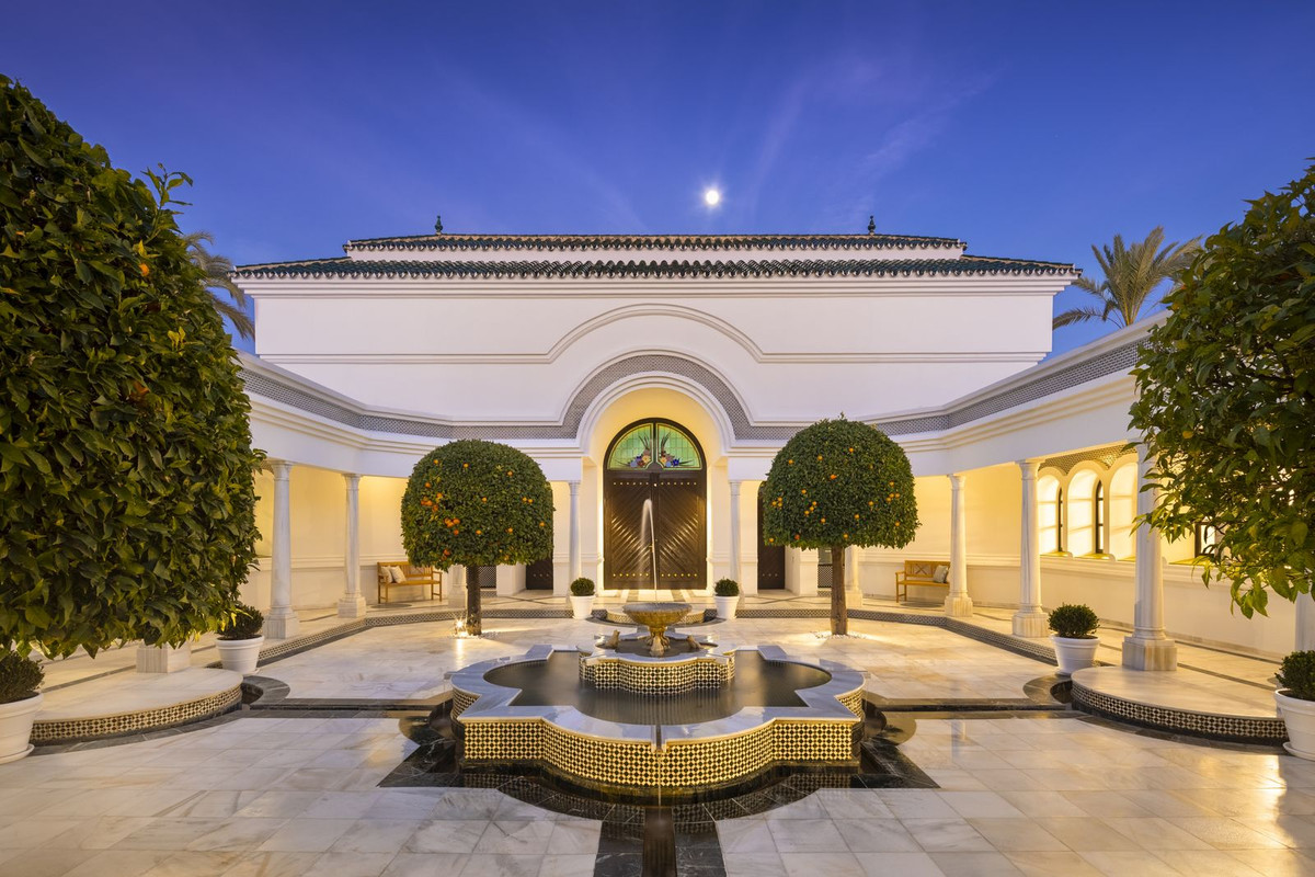 12 Bedroom Villa in Marbella - Photo 25
