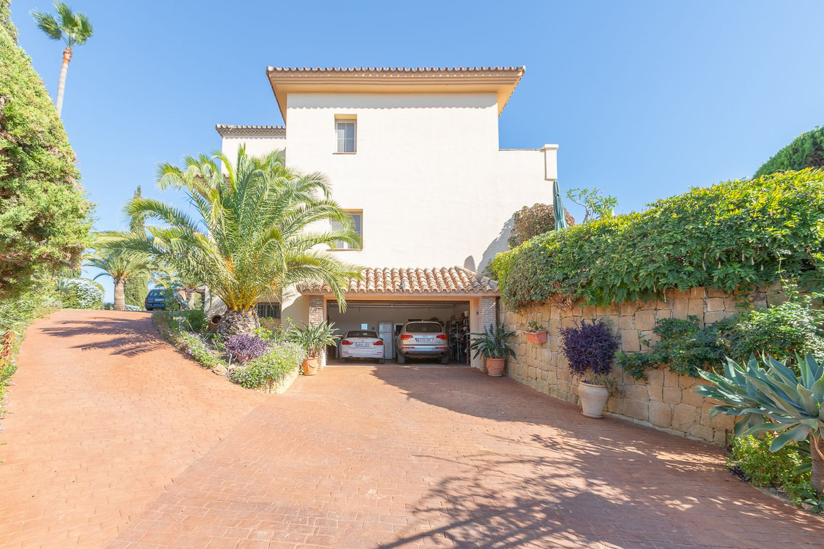 5 Bedroom Villa in Marbella - Photo 39