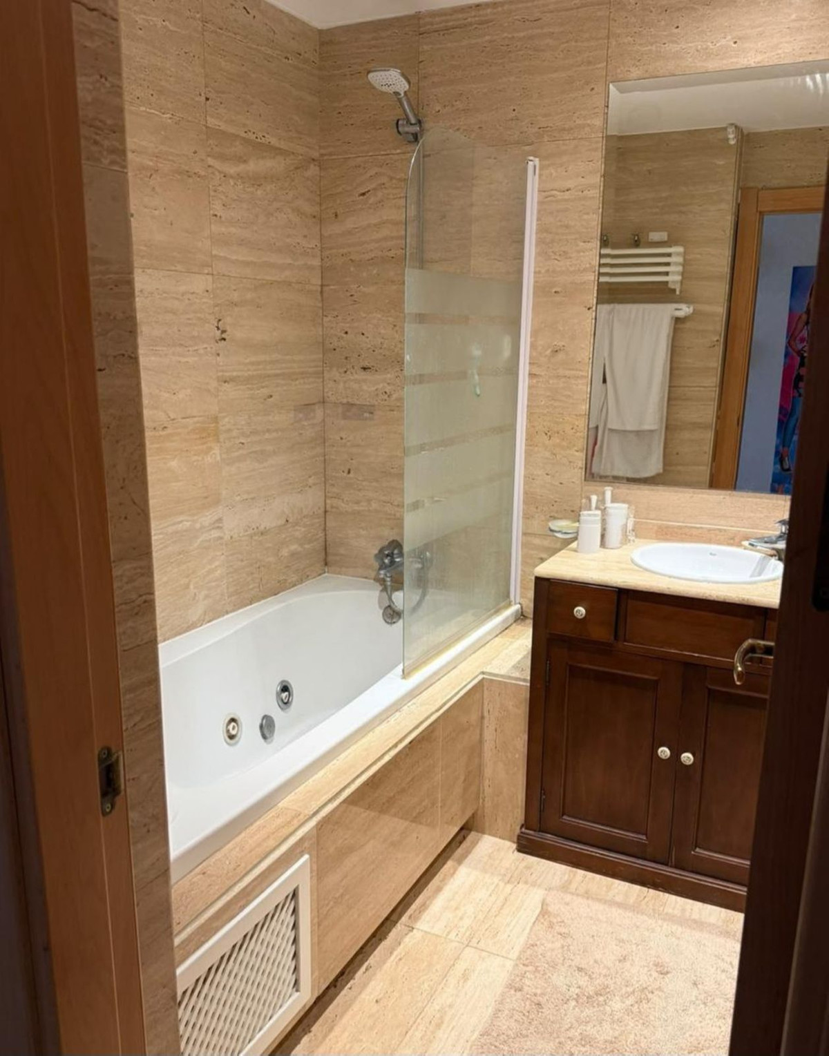 2 Bedroom Apartment in Estepona - Photo 21
