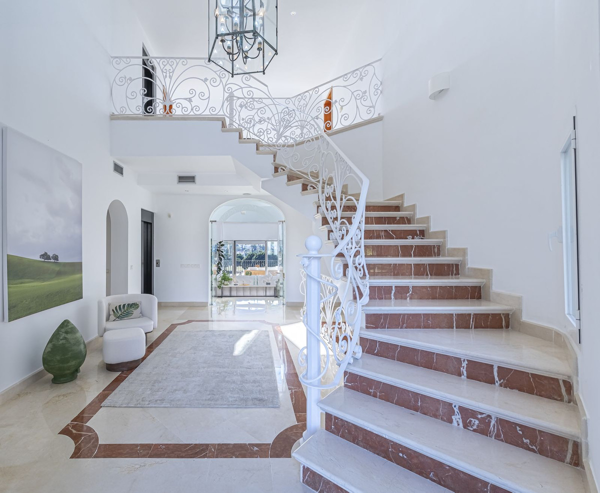 7 Bedroom Villa in Marbella - Photo 17