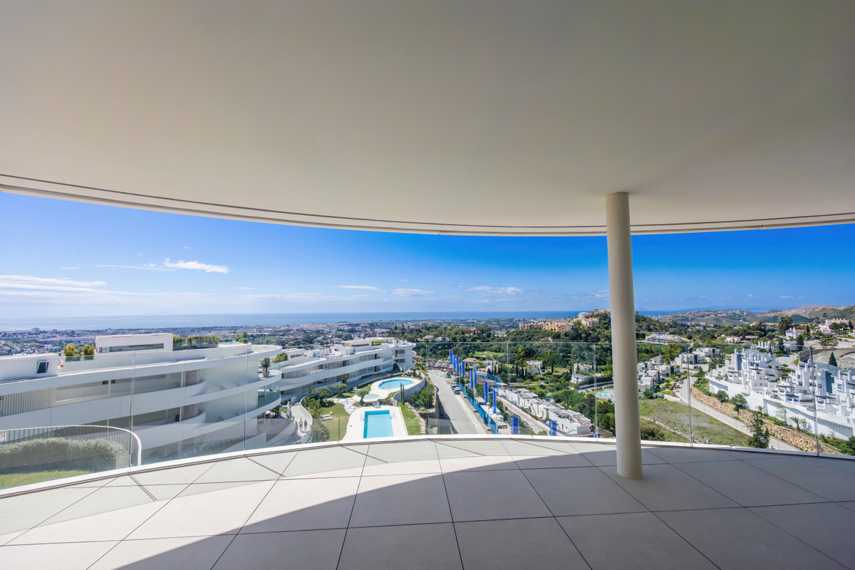 3 Bedroom Apartment in Benahavís - Photo 12