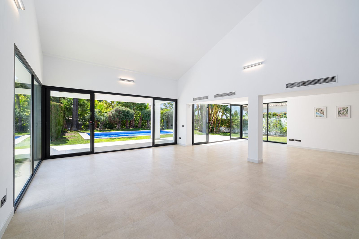 4 Bedroom Villa in San Pedro de Alcántara - Photo 17