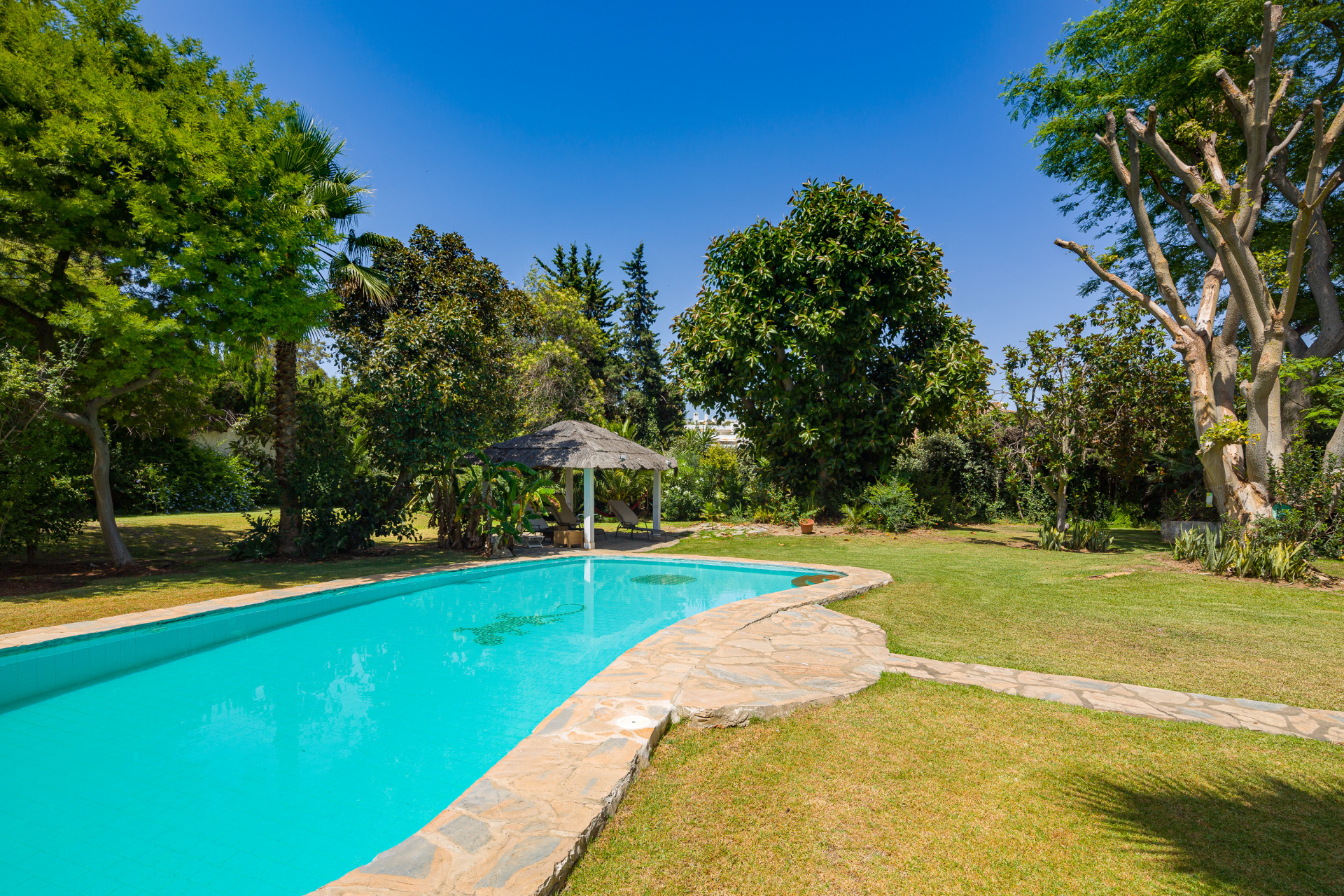 6 Bedroom Villa in San Pedro de Alcántara - Photo 21