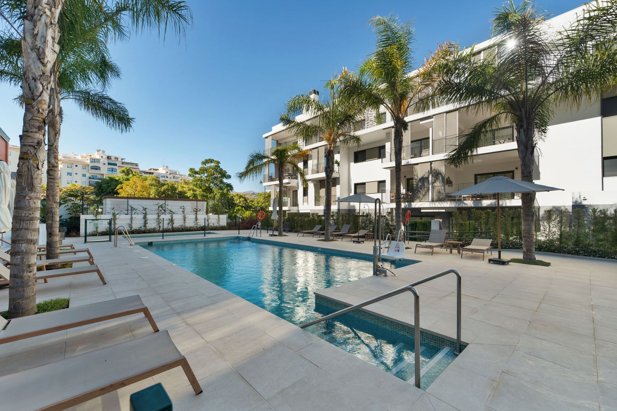 3 Bedroom Apartment in Estepona - Photo 20