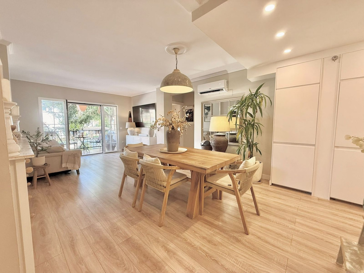 2 Bedroom Apartment in Fuengirola - Photo 4