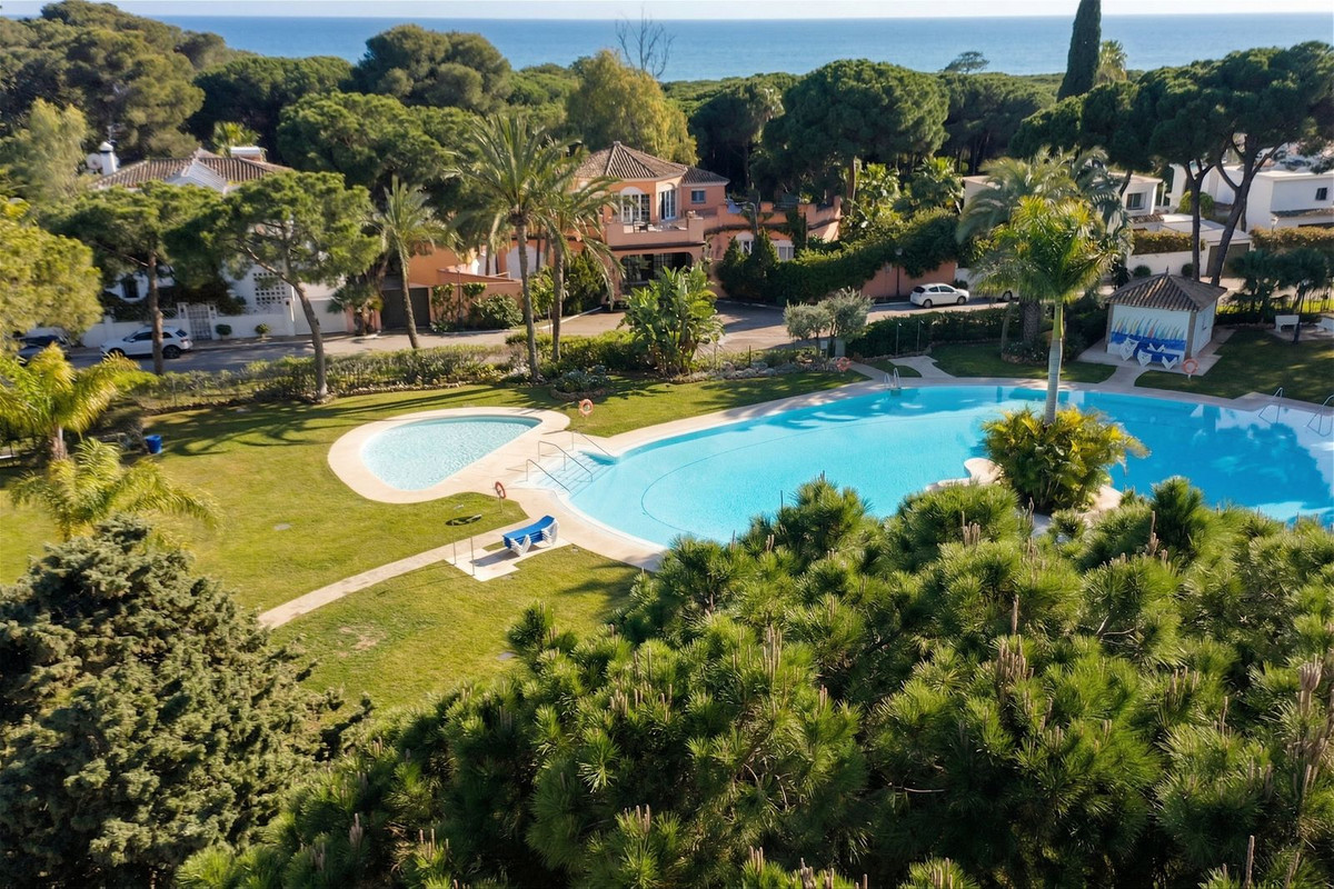 4 Bedroom Villa in Estepona - Photo 20
