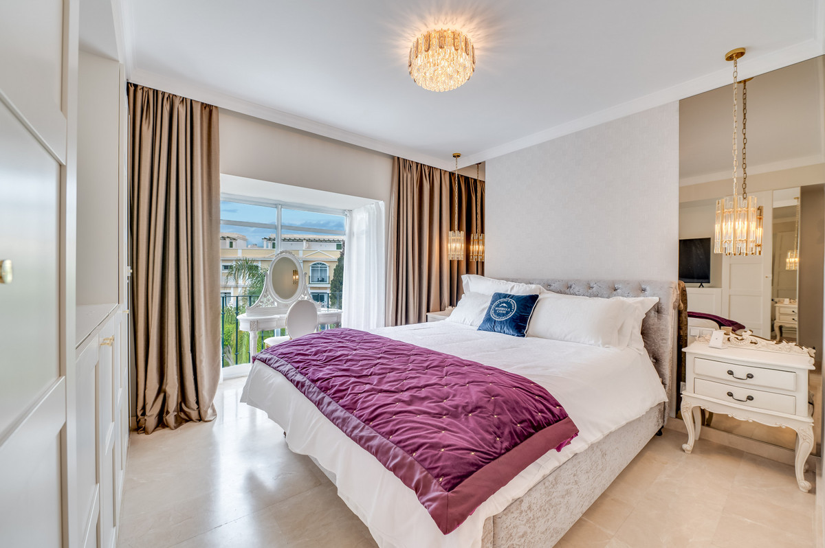3 Bedroom Apartment in Marbella - Photo 11