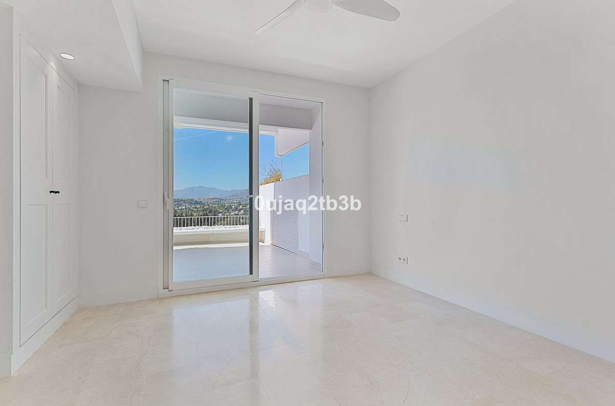 3 Bedroom Apartment in Marbella - Photo 9