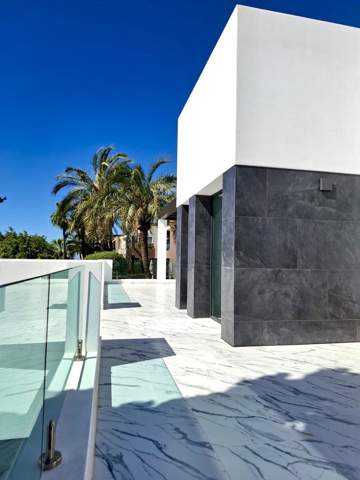 5 Bedroom Villa in Marbella - Photo 3