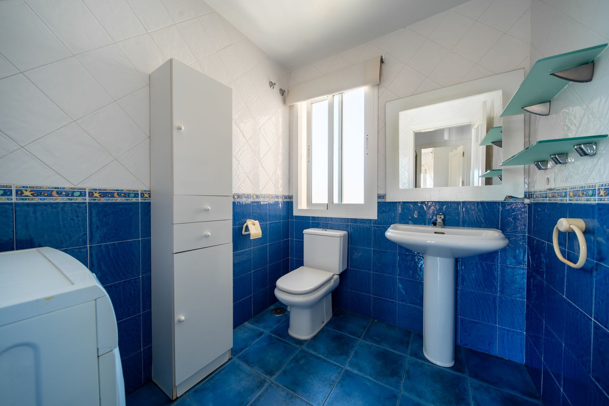 3 Bedroom Apartment in Fuengirola - Photo 14
