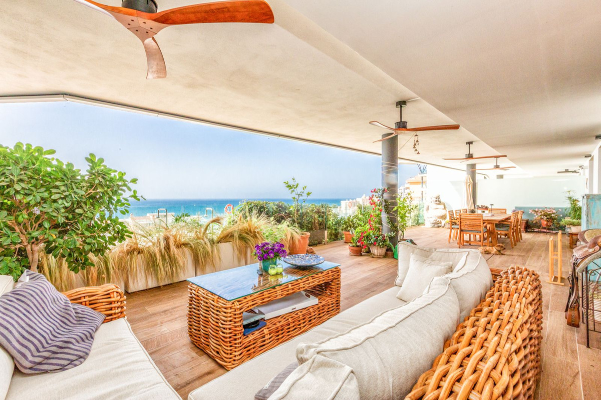 3 Bedroom Apartment in Fuengirola - Photo 9