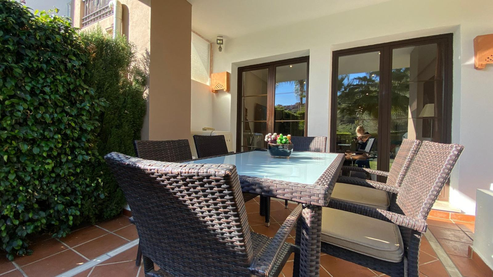 3 Bedroom Apartment in Benahavís - Photo 5