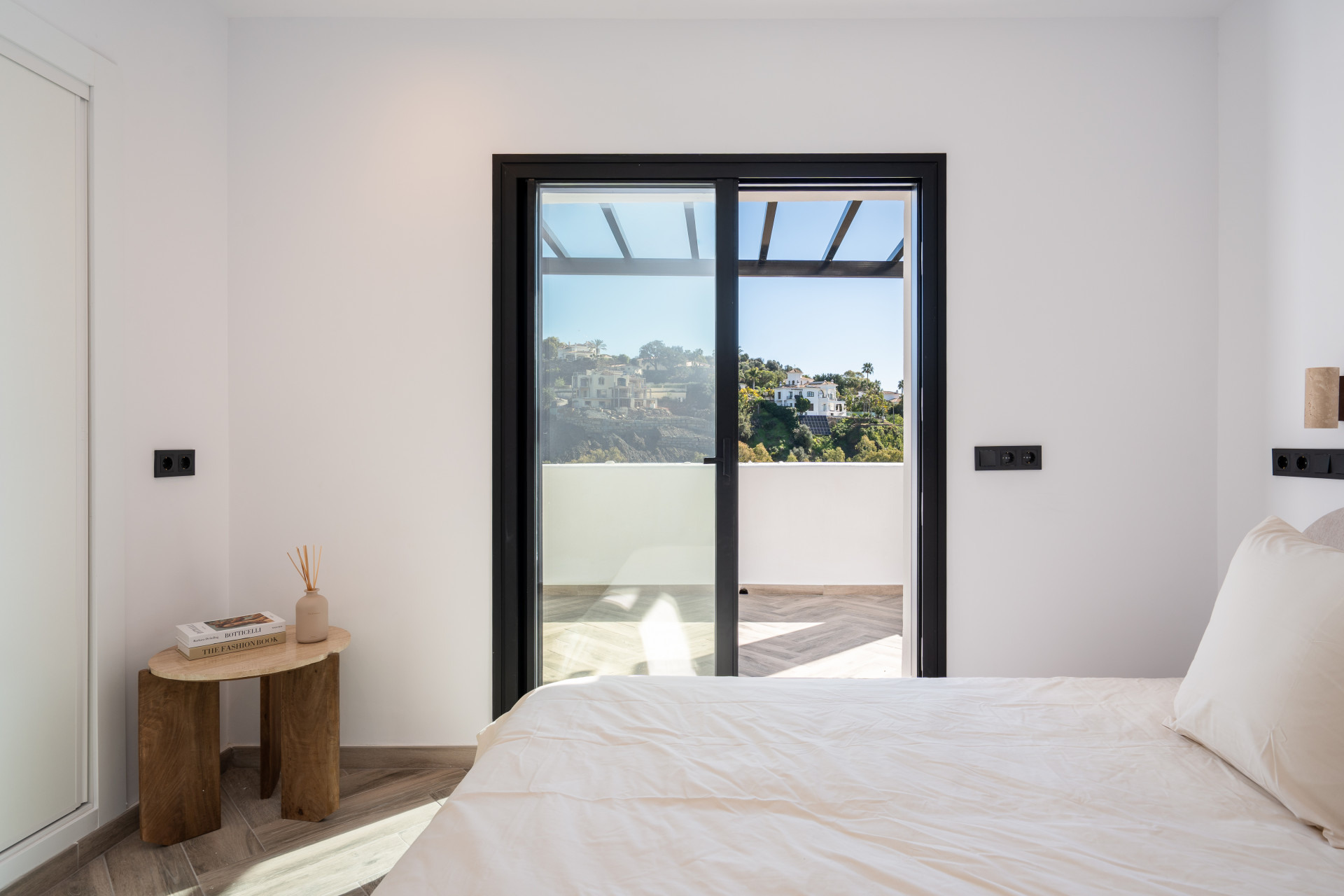 3 Bedroom Penthouse in Benahavís - Photo 23