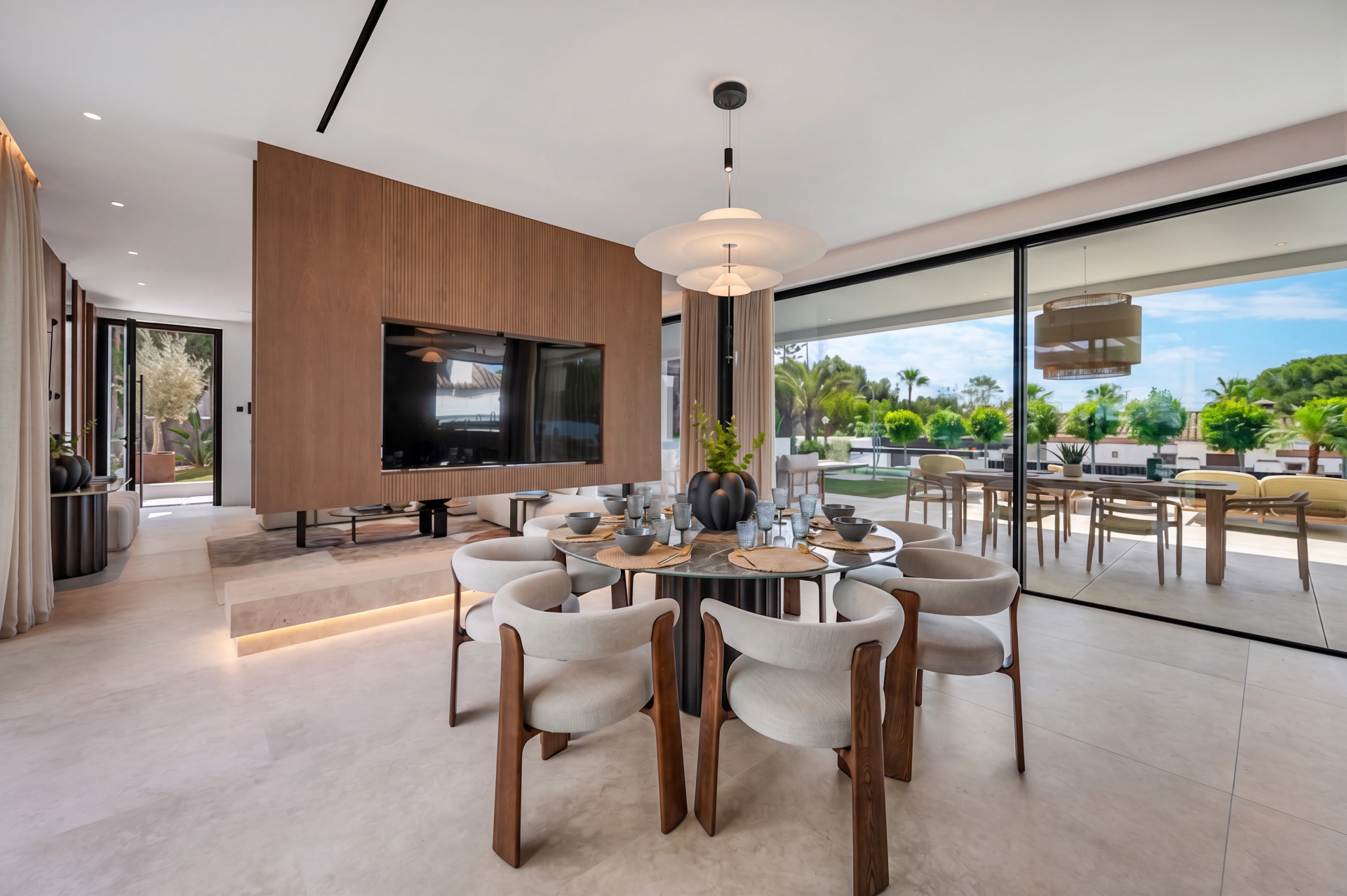6 Bedroom Villa in Marbella - Photo 7