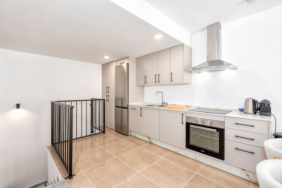 2 Bedroom Apartment in Fuengirola - Photo 17