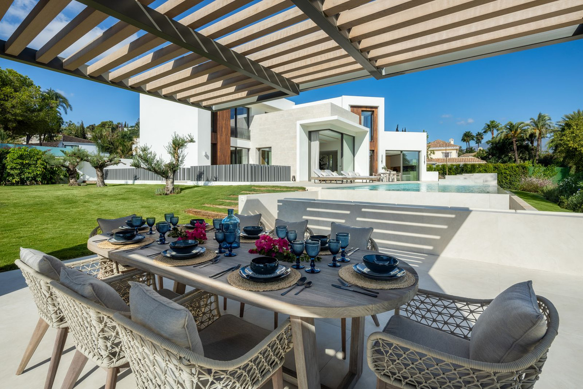 5 Bedroom Villa in Marbella - Photo 9
