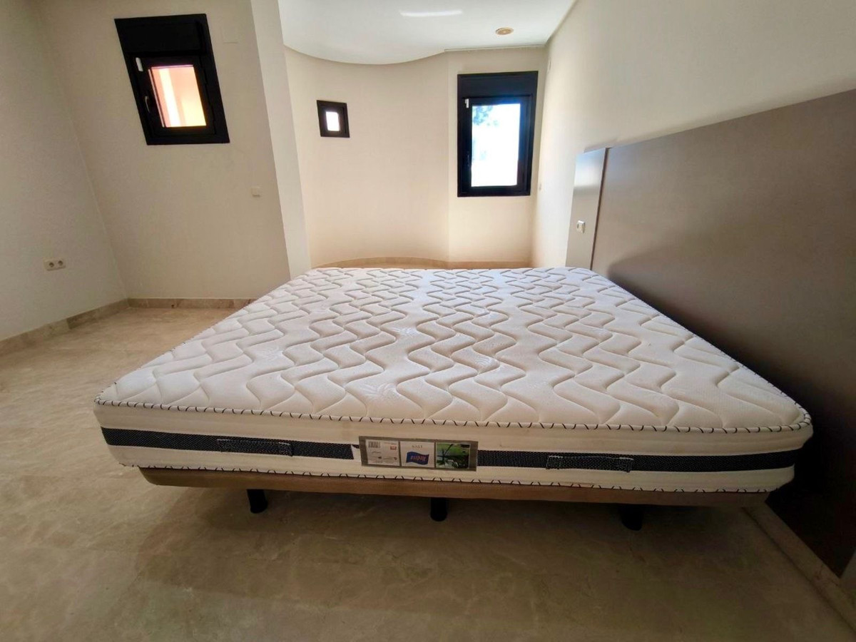 Piso de 3 dormitorios con piscina en Málaga – Foto 8