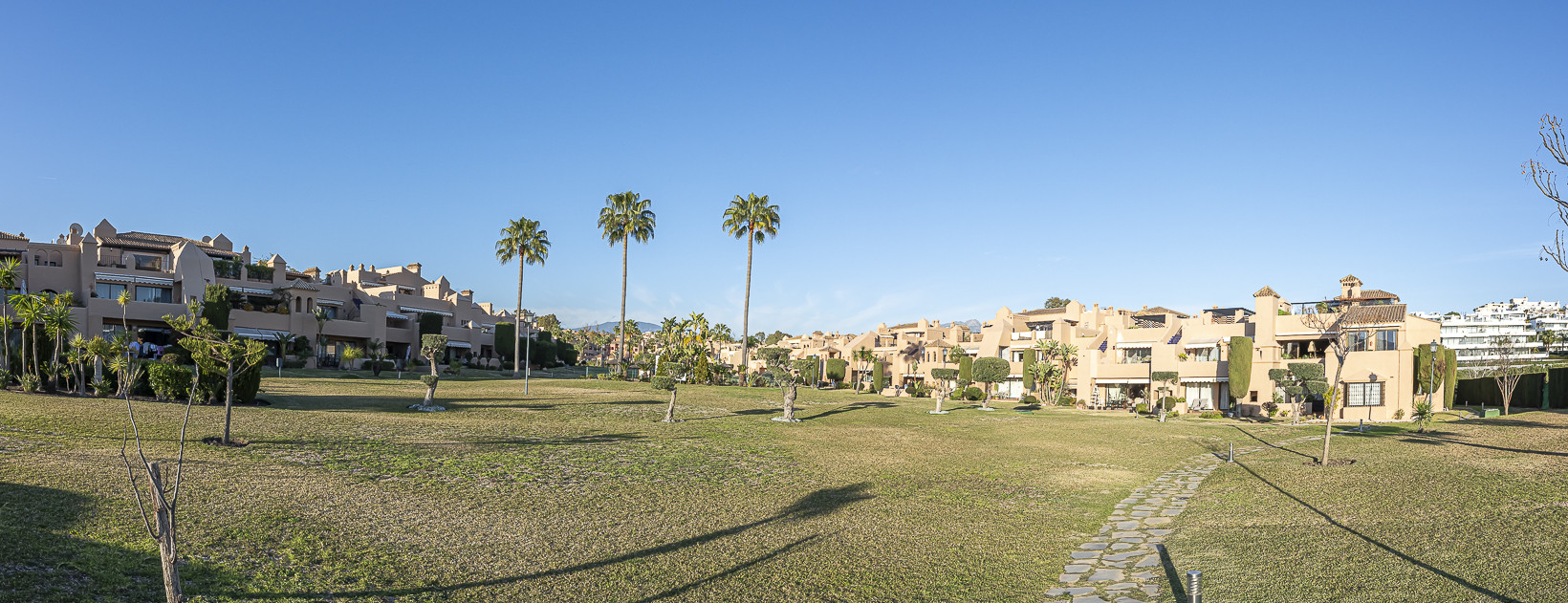 3 Bedroom Penthouse in Estepona - Photo 7