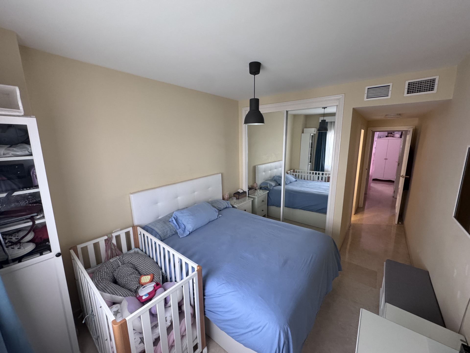 4 Bedroom Apartment in Estepona - Photo 3