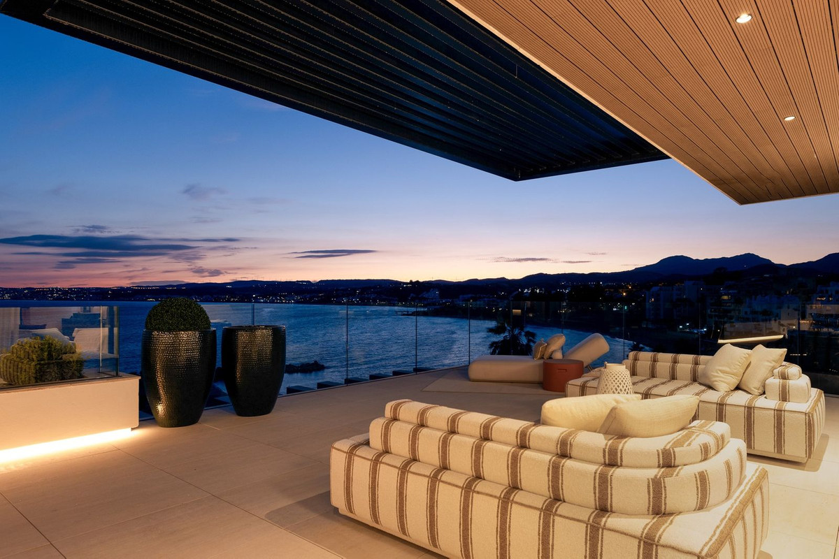 2 Bedroom Apartment in Estepona - Фото 7