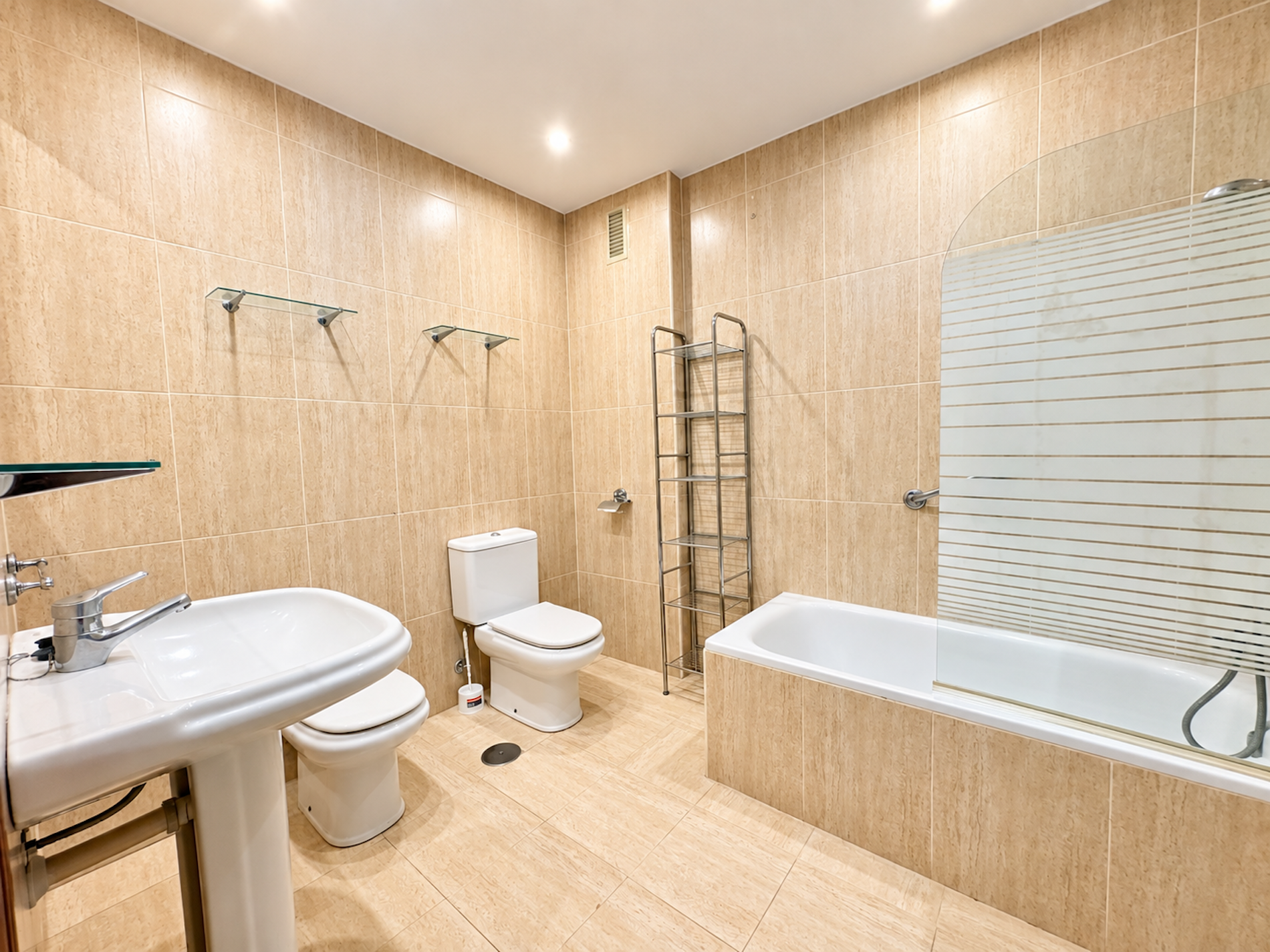 3 Bedroom Apartment in Fuengirola - Photo 11