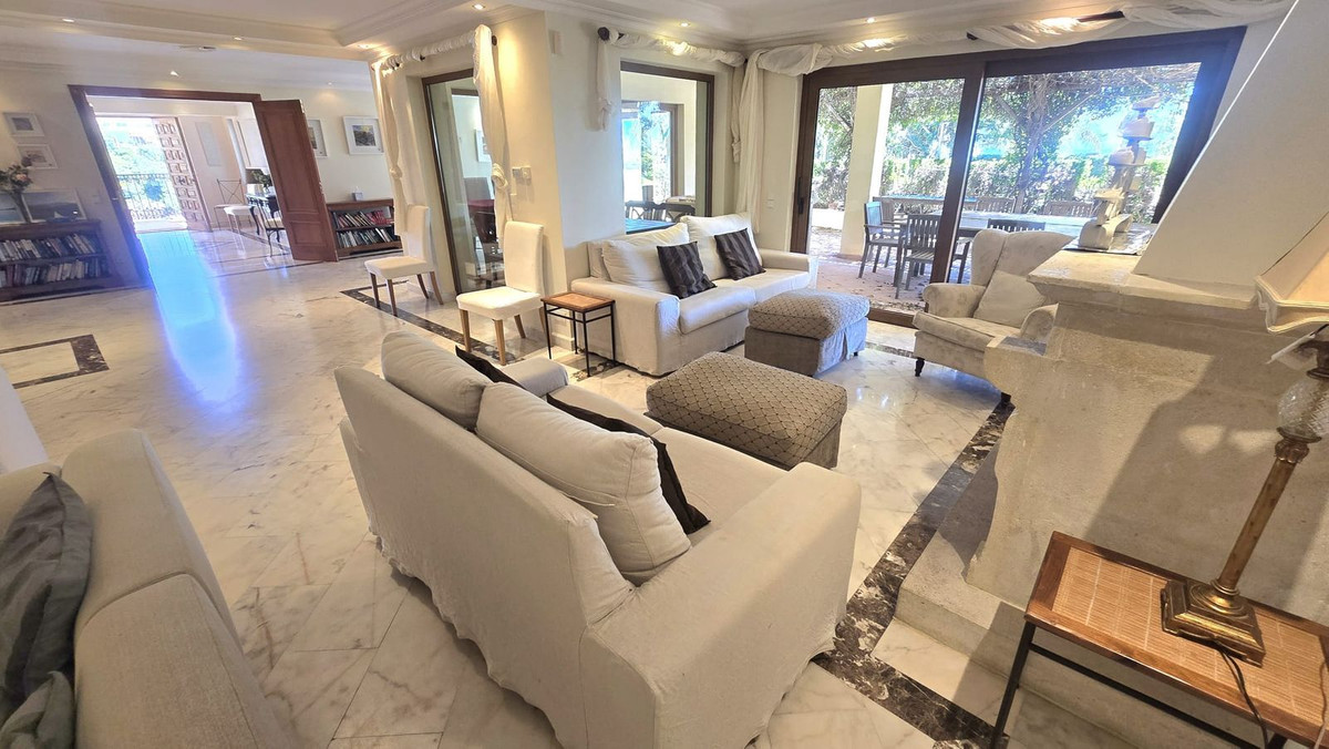 7 Bedroom Villa in Marbella - Photo 28