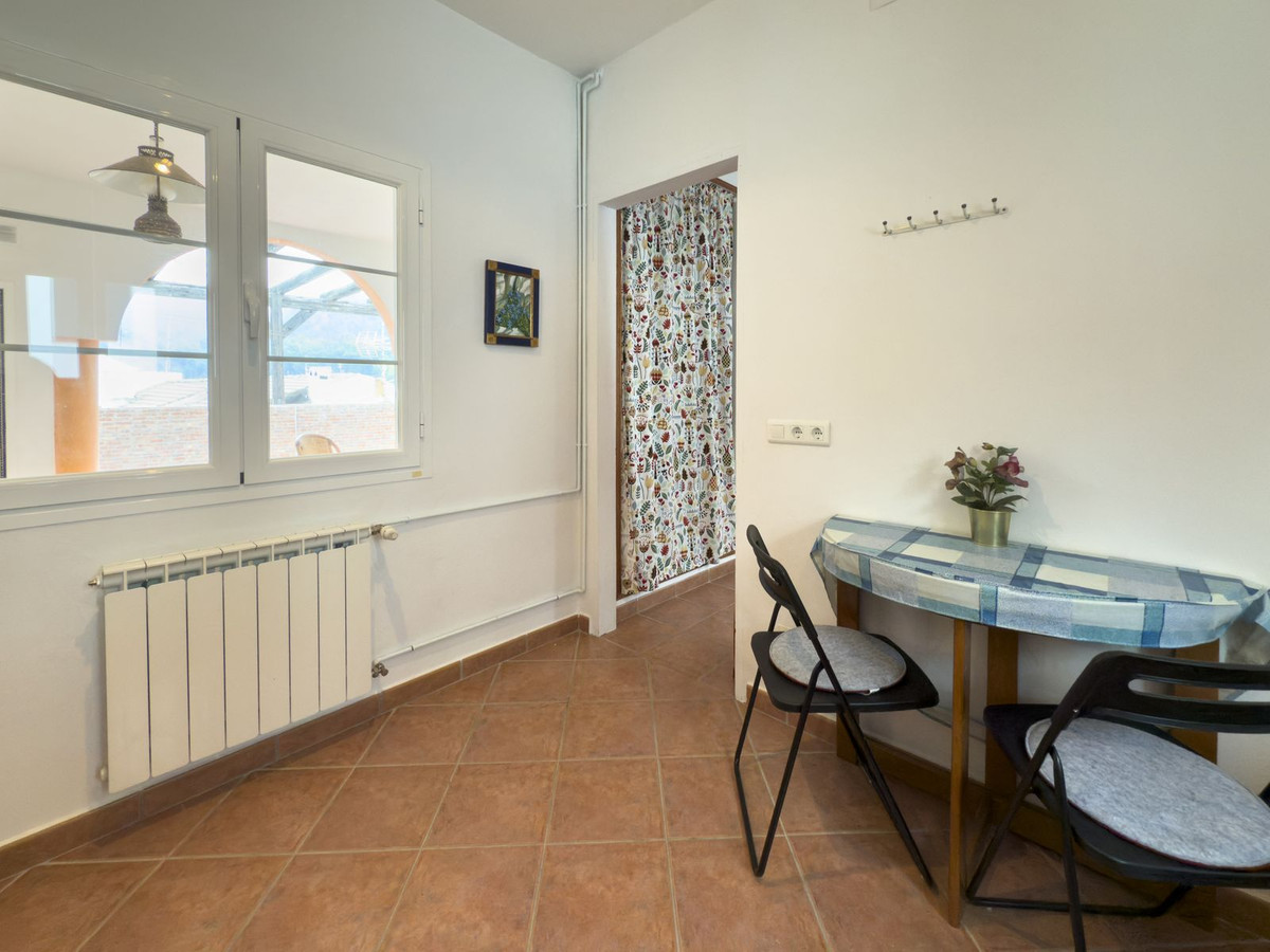 6 Bedroom Townhouse in Tolox - Photo 52