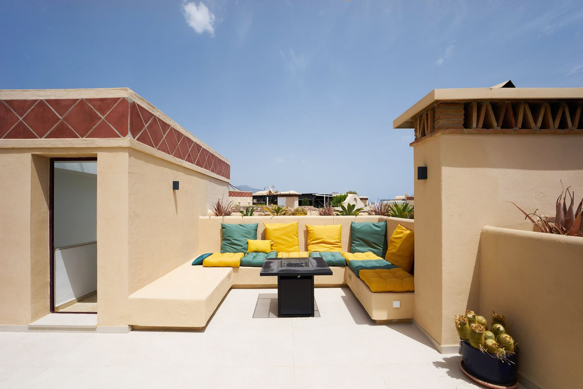 3 Bedroom Penthouse in Estepona - Photo 42