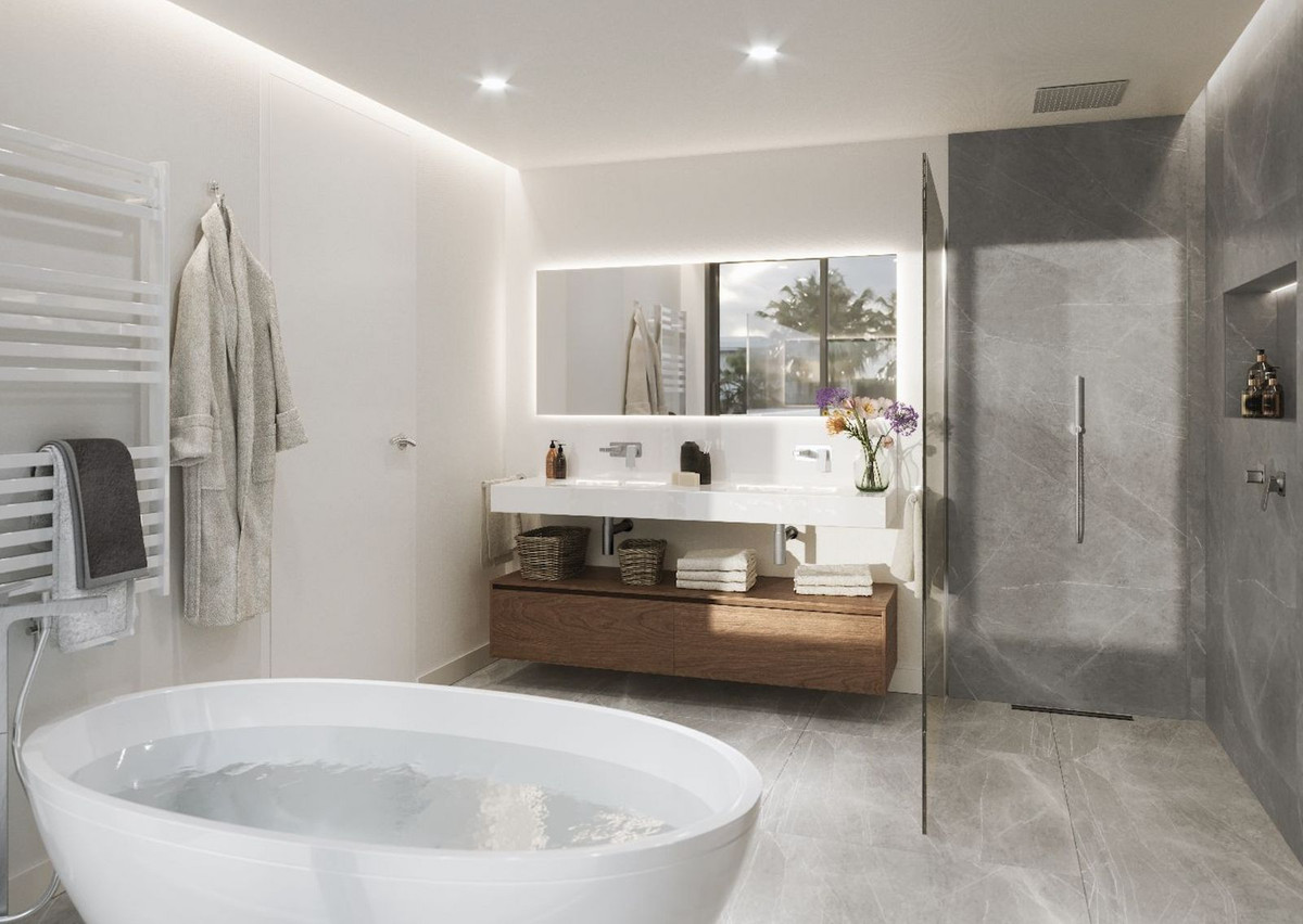 2 Bedroom Apartment in Estepona - Photo 8