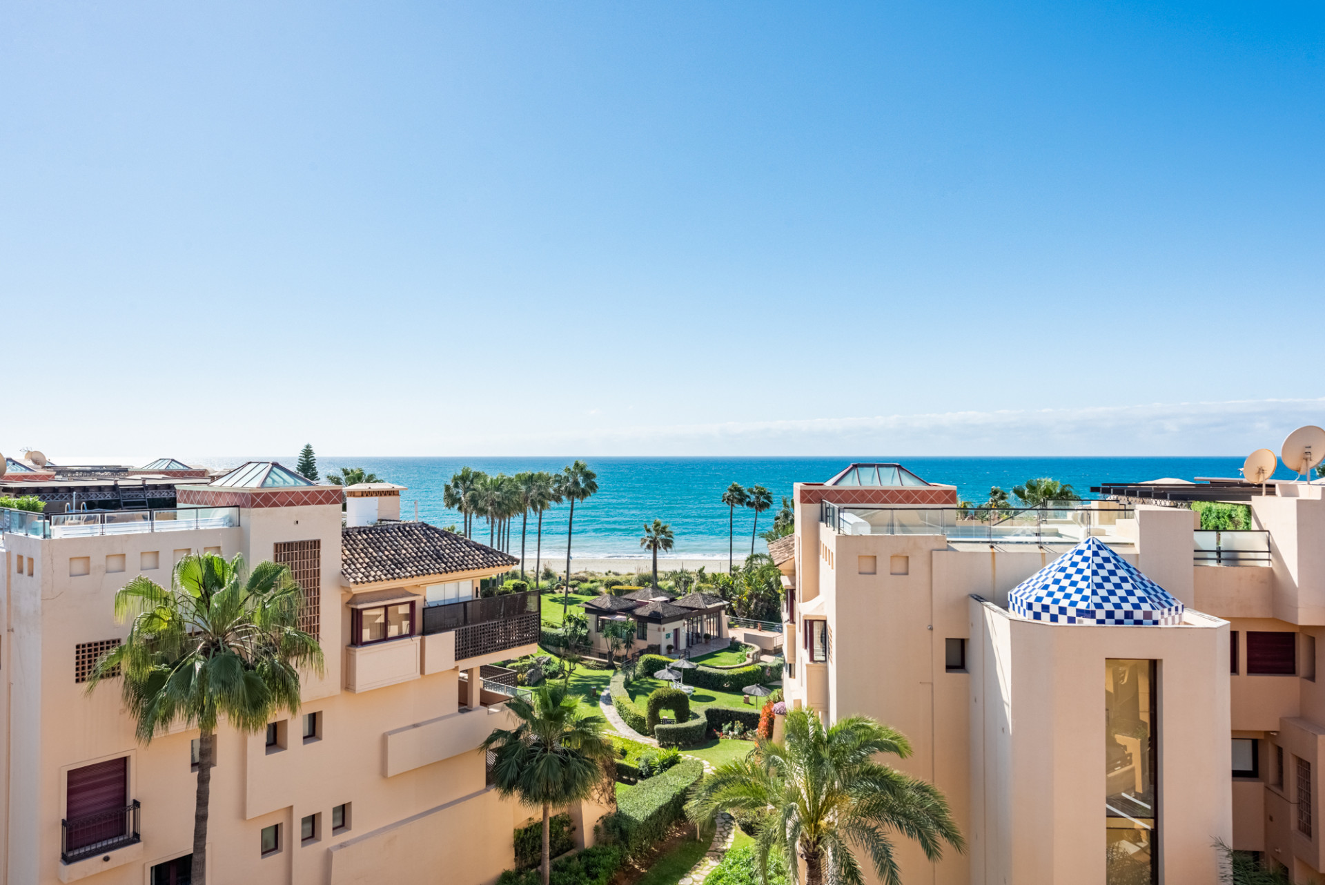3 Bedroom Penthouse in Estepona - Photo 25