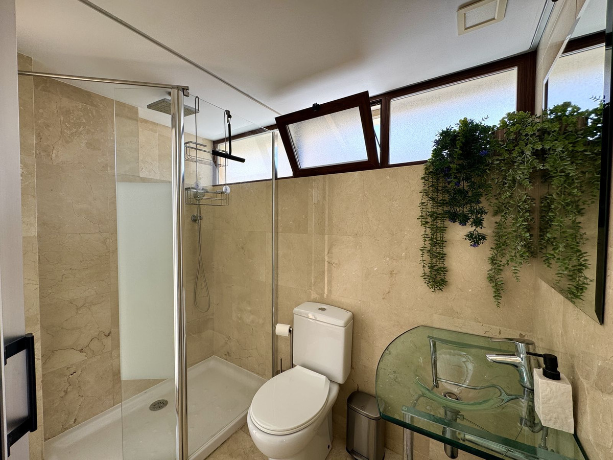 2 Bedroom Penthouse in Estepona - Photo 7