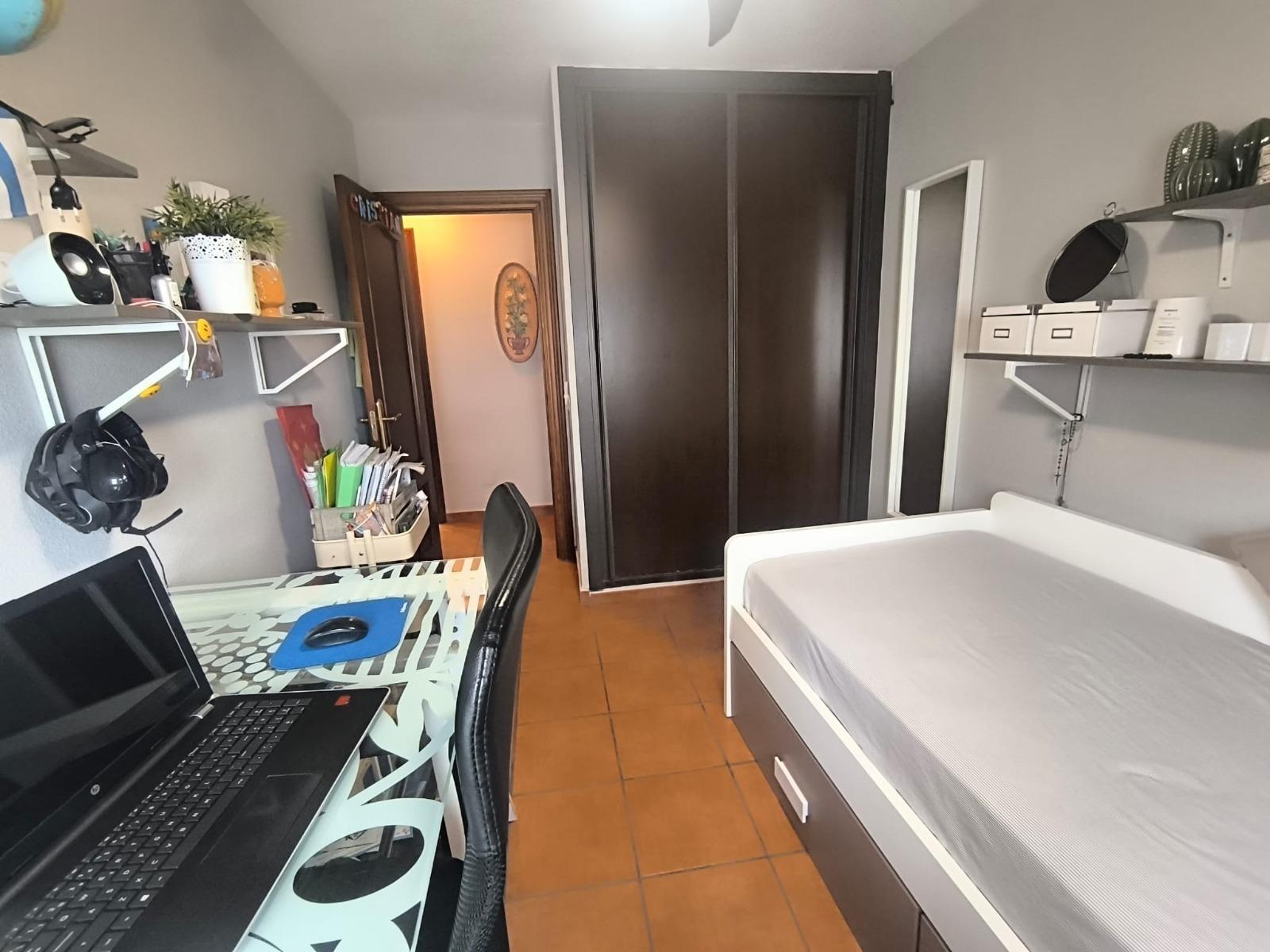 3 Bedroom Apartment in Fuengirola - Photo 8