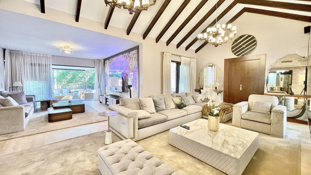 4 Bedroom Villa in Marbella - Photo 15