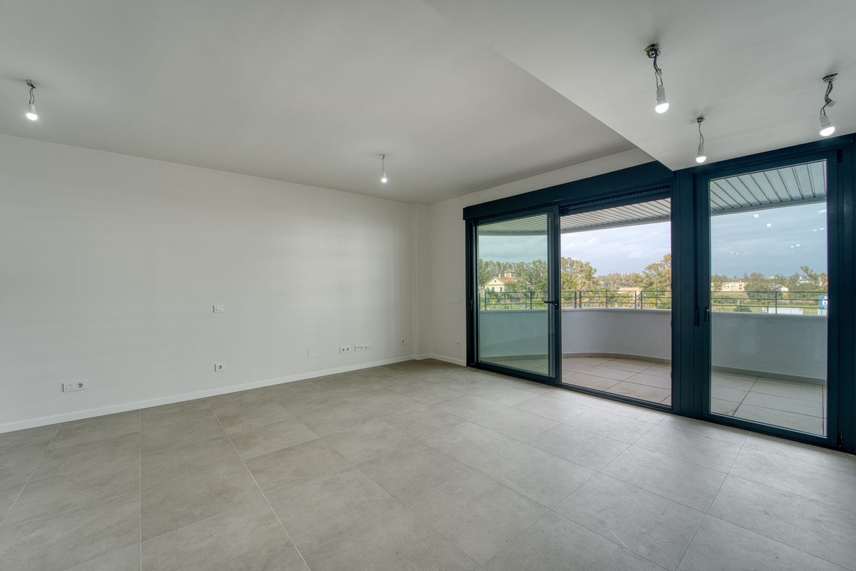 2 Bedroom Apartment in Torremolinos - Photo 12